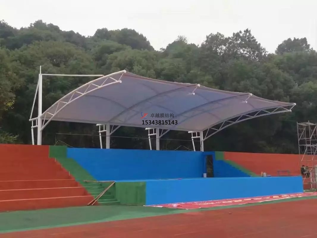 張掖體育場看臺頂棚/運(yùn)動(dòng)場主席臺/風(fēng)雨操場雨棚生產(chǎn)廠家